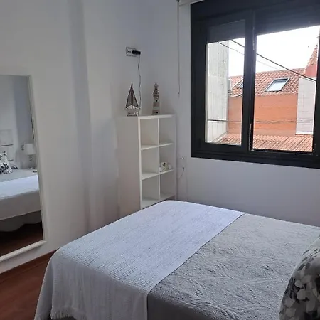 Centrico Y A Pie De Playa En Bueu. *